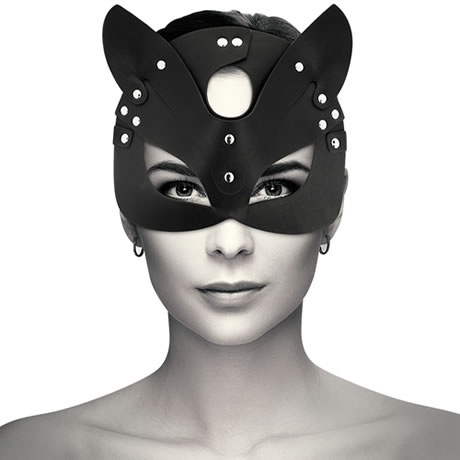 mascara cuero vegano con orejas de gato coquette
